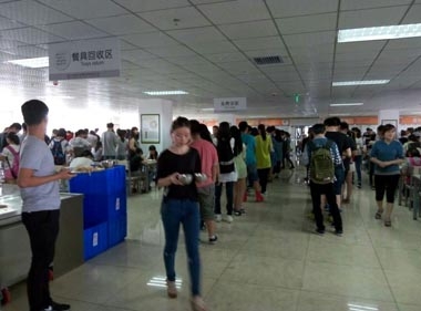某知名培訓機構餐廳開餐現場 某知名培訓機構餐廳開餐現場